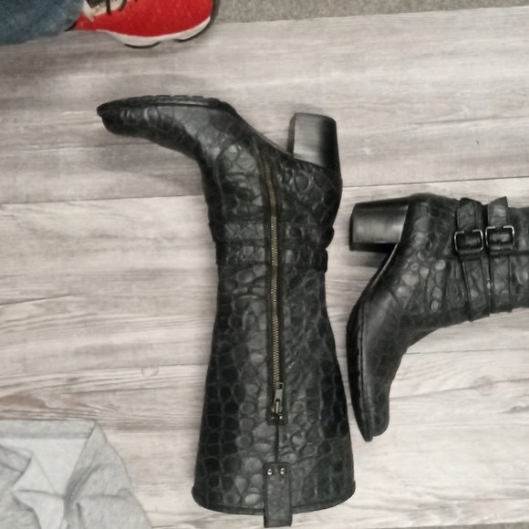 Born Croc boots. Women's size 6½ - Picture 6 of 6